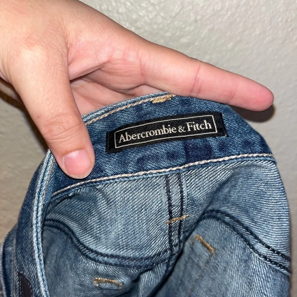 Abercrombie & Fitch Distressed Raw Hem Denim Shorts Mid Wash Size 26‎
